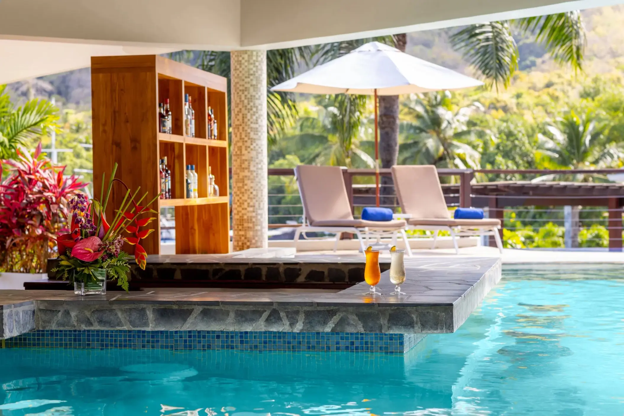 Le Bateau swim-up pool bar at Zoetry Marigot Bay, Castries