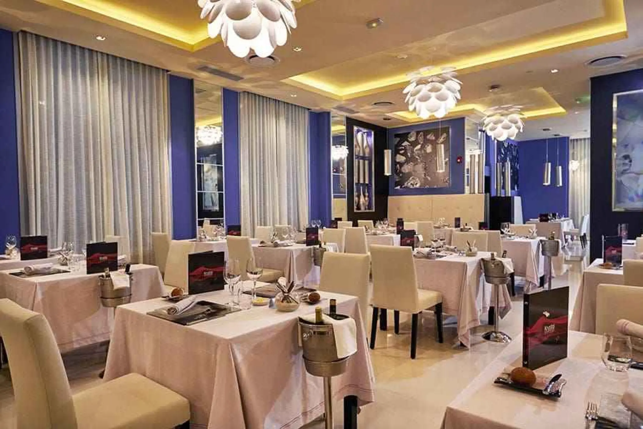 Modern indoor dining tables at the Krystal restaurant in Riu Palace Riviera Maya, Playa Del Carmen