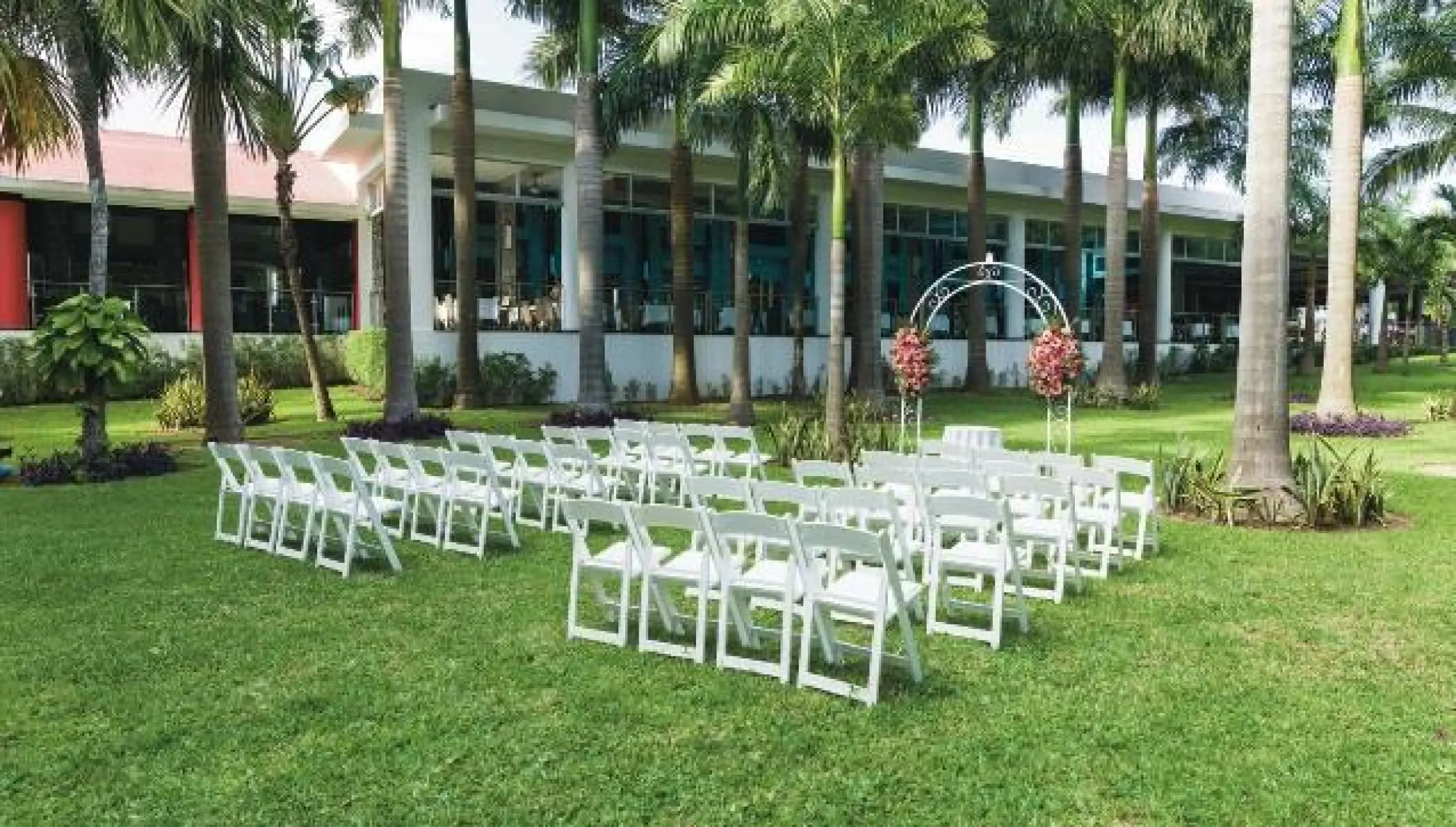 Ceremony decor on the garden at Riu Palace Yucatan