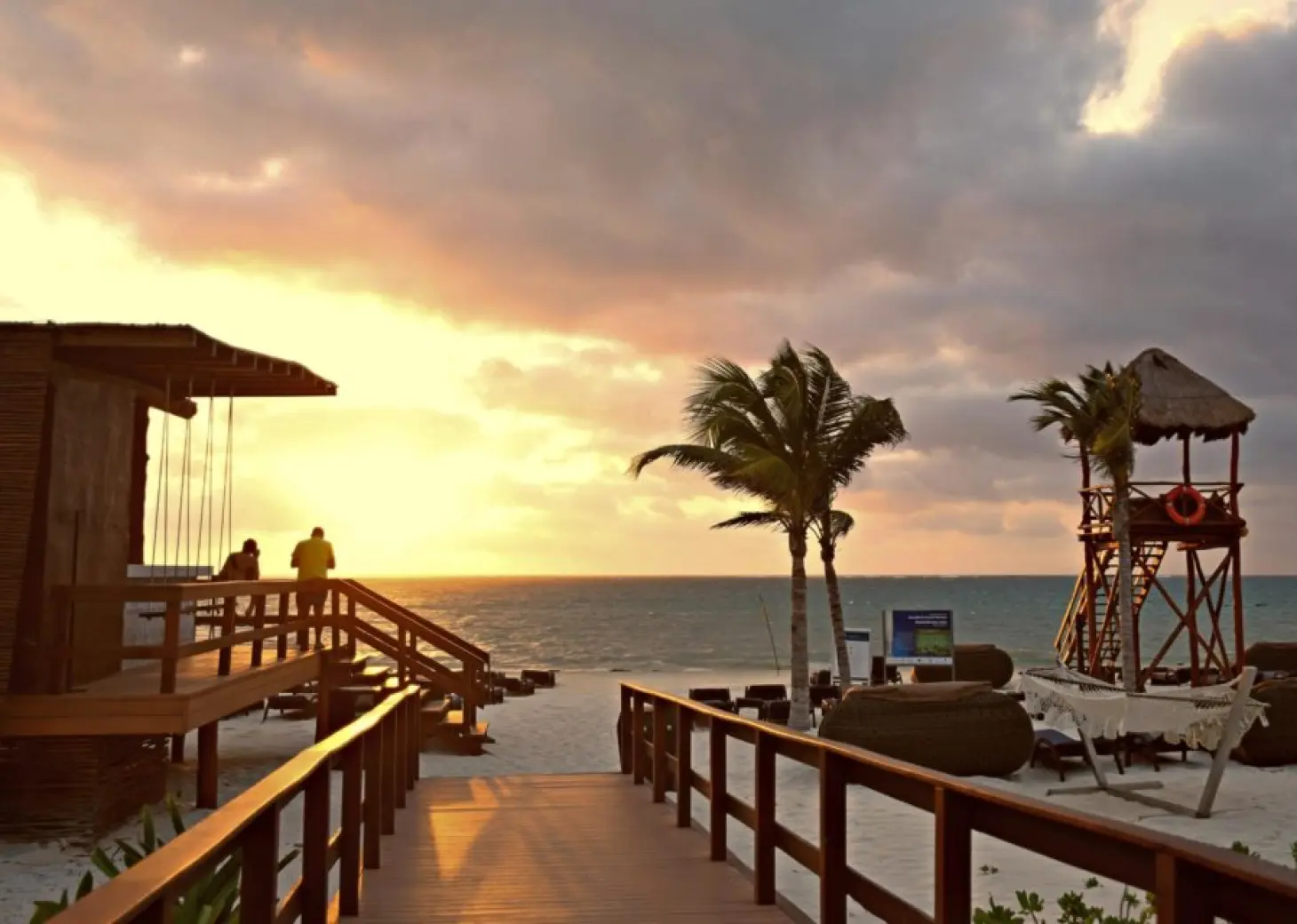 Royalton Riviera Cancun walk up to beach