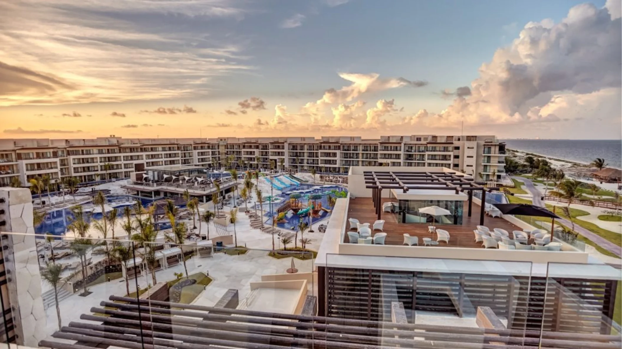 ROYALTON RIVIERA CANCUN OVERVIEW
