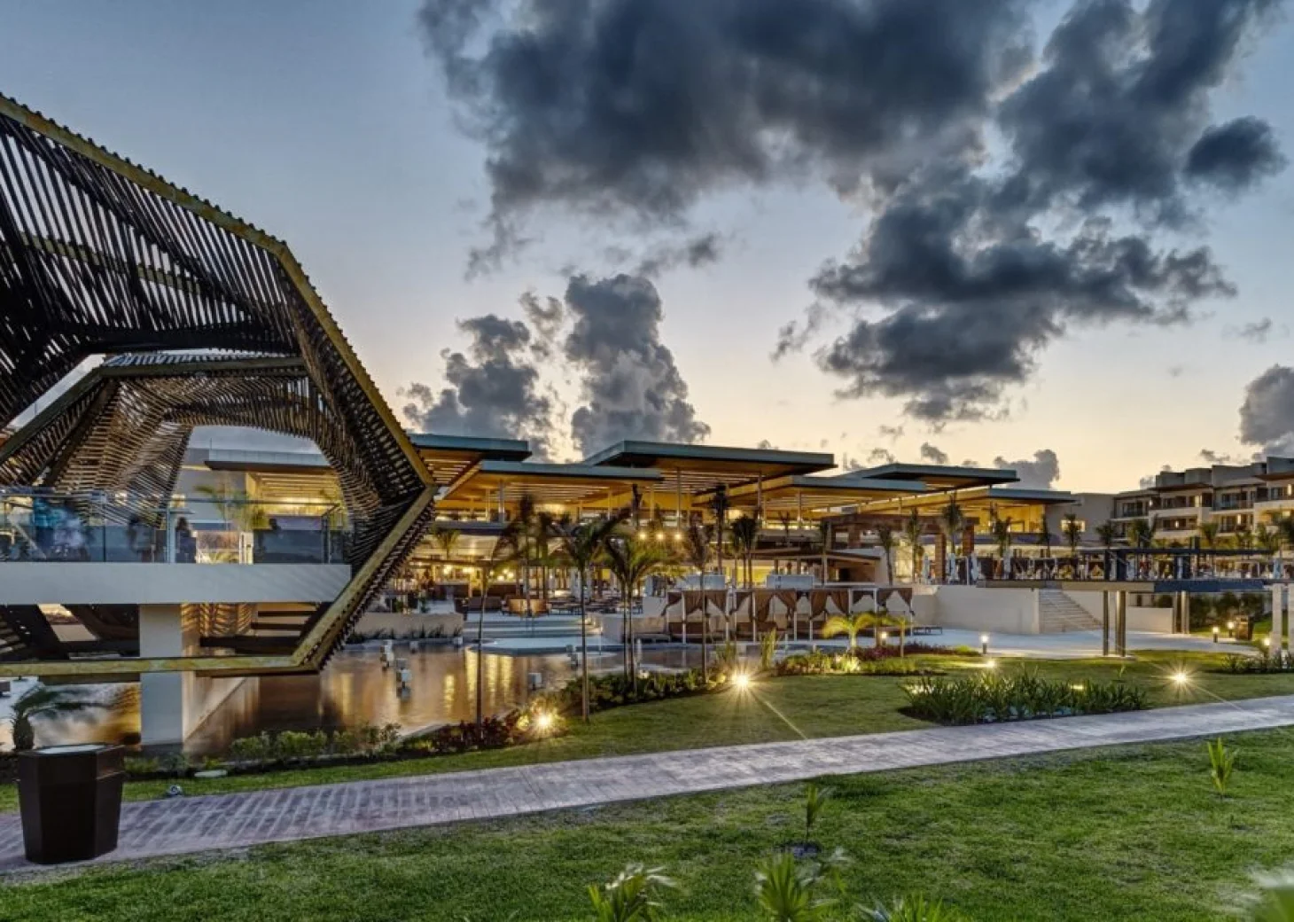 ROYALTON RIVIERA CANCUN GAZEBO