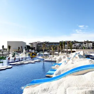 ROYALTON RIVIERA CANCUN KIDS POOL