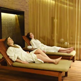 Royalton Riviera Cancun spa - couple relaxing