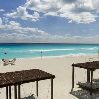 White sand beach and turquoise water at Sandos Cancun, Cancun