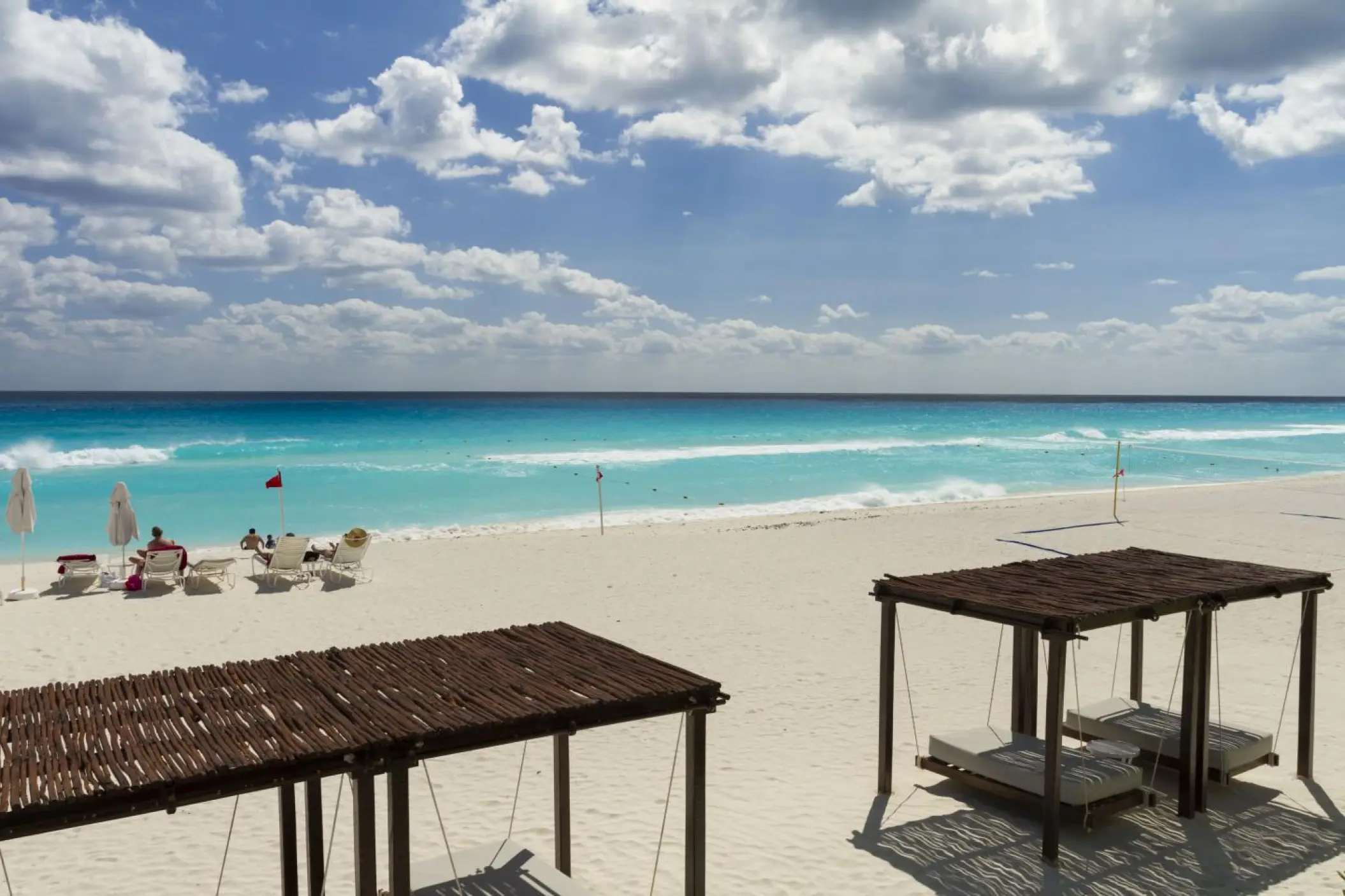 White sand beach and turquoise water at Sandos Cancun, Cancun