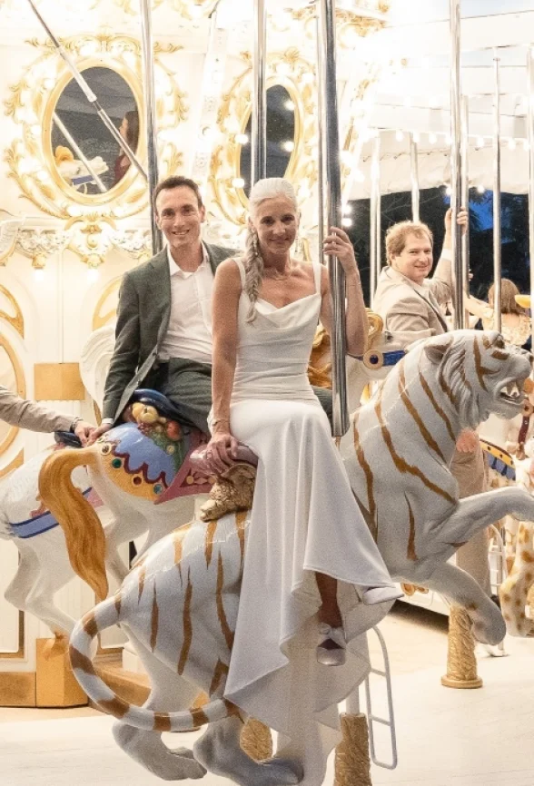 lindsey and jeff on the carousel