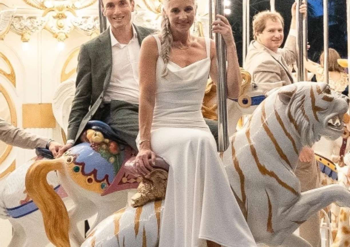lindsey and jeff on the carousel