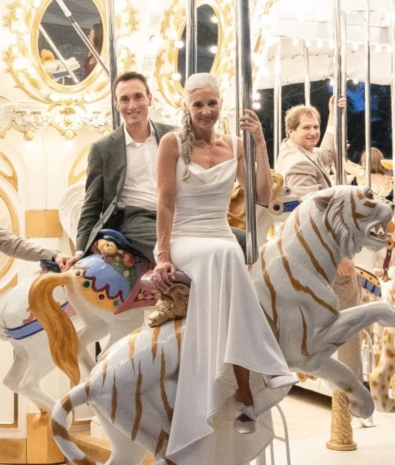 lindsey and jeff on the carousel