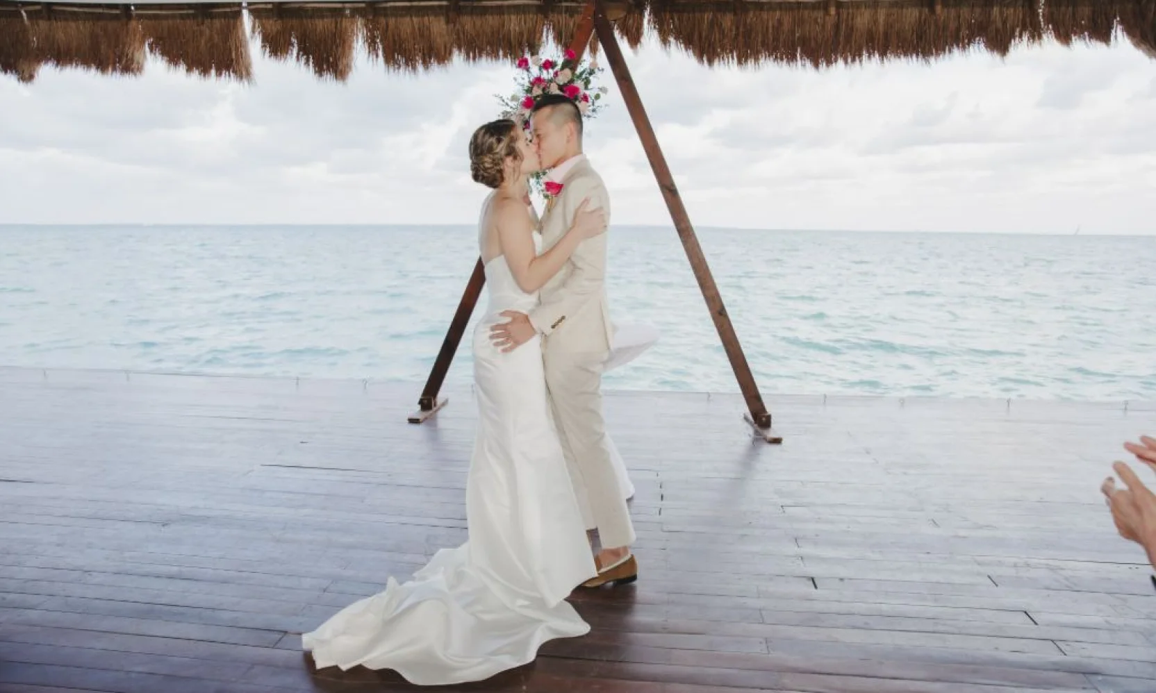Kayla & Johnny share a kiss