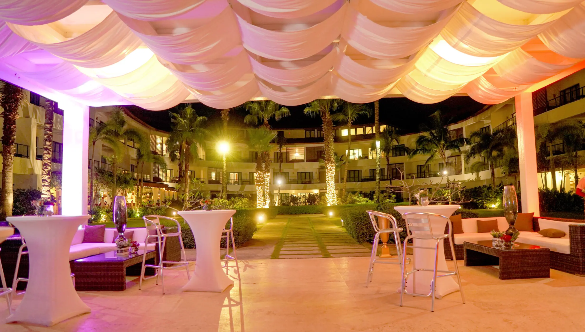 Cocktail party in the gazebo at Sublime samana Las Terrenas
