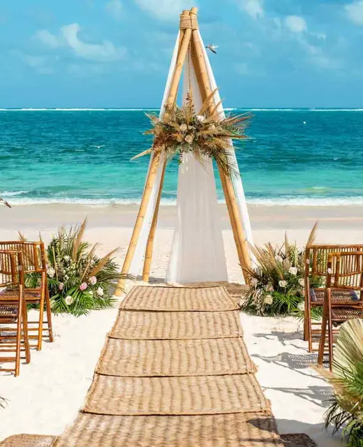 Symbolic ceremony on the beach venue at The Fives Oceanfront Puerto Morelos