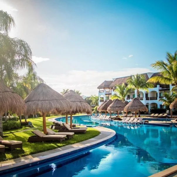 Valentin Imperial Riviera Maya swim-out suite pool
