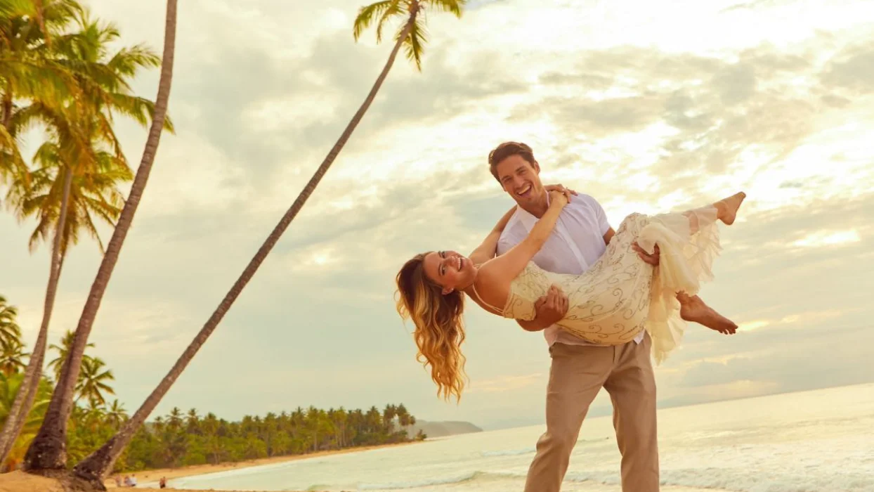Couple on the beach at Viva Wyndham V Samaná