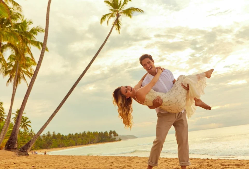 Couple on the beach at Viva Wyndham V Samaná