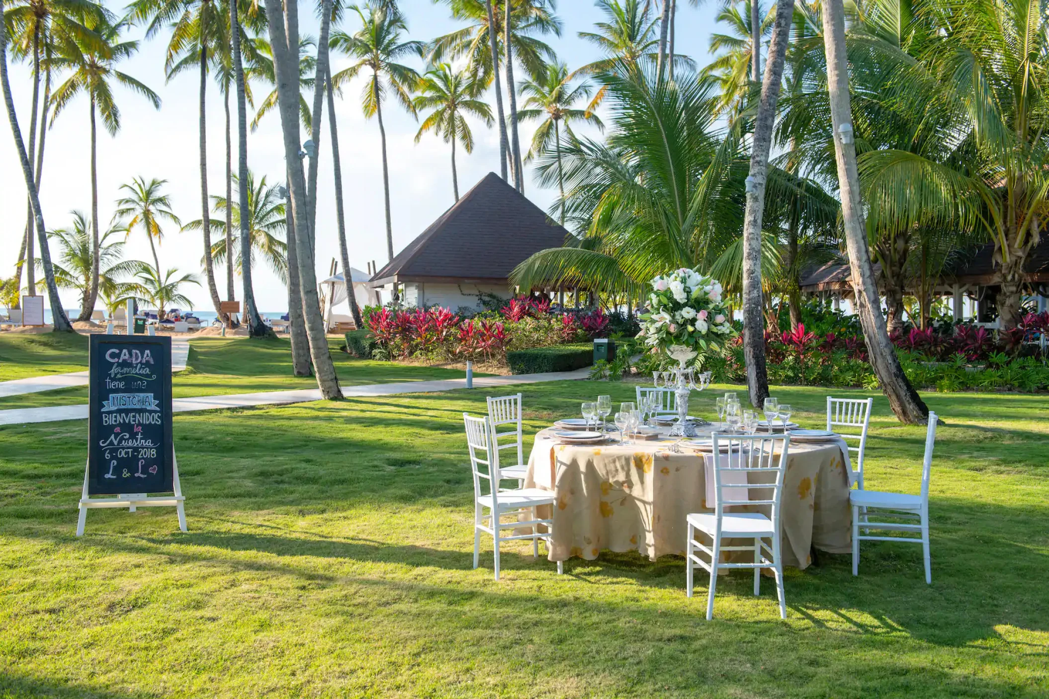 Dinner reception on the garden at Viva Wyndham V Samaná