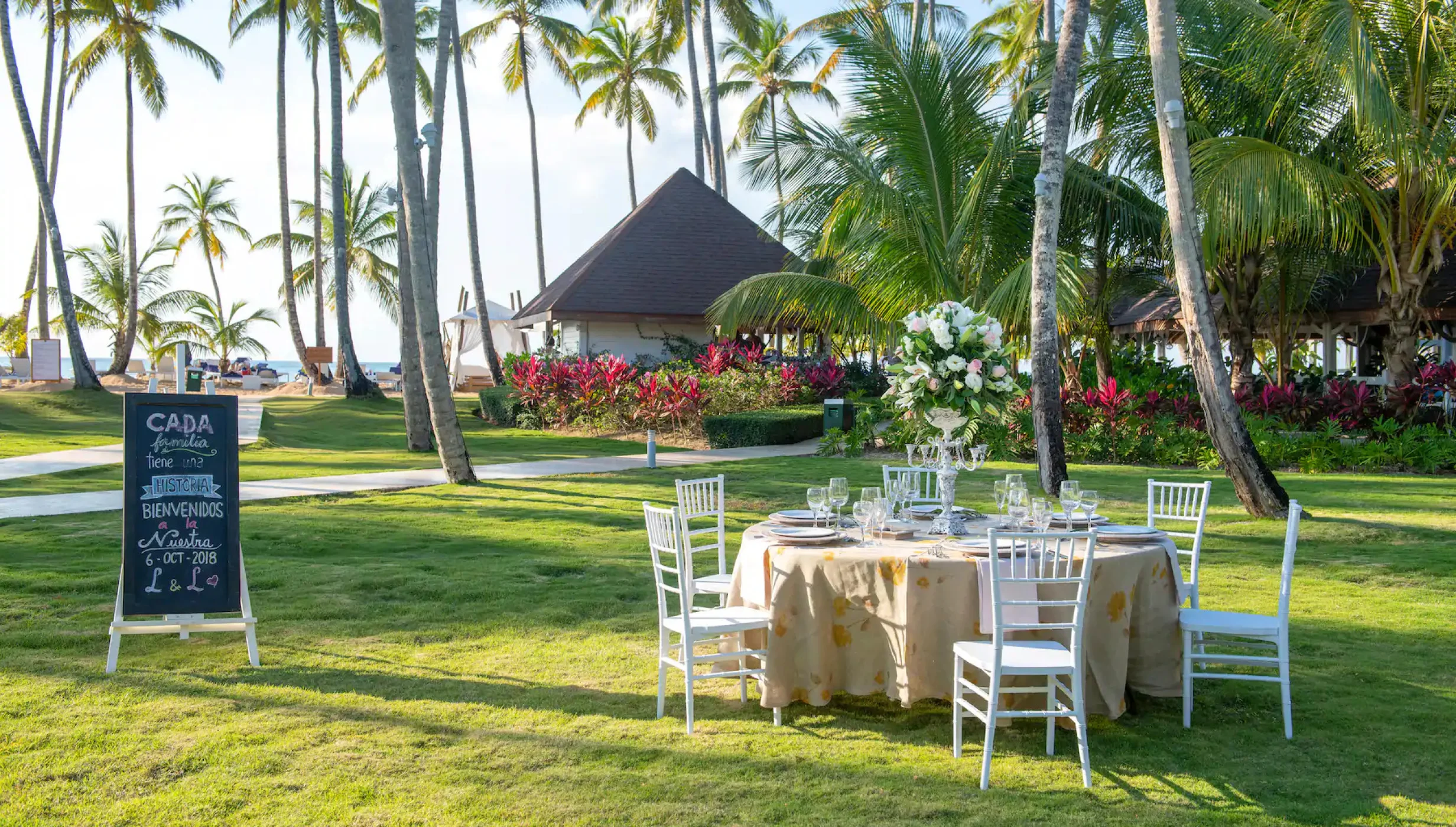 Dinner reception on the garden at Viva Wyndham V Samaná