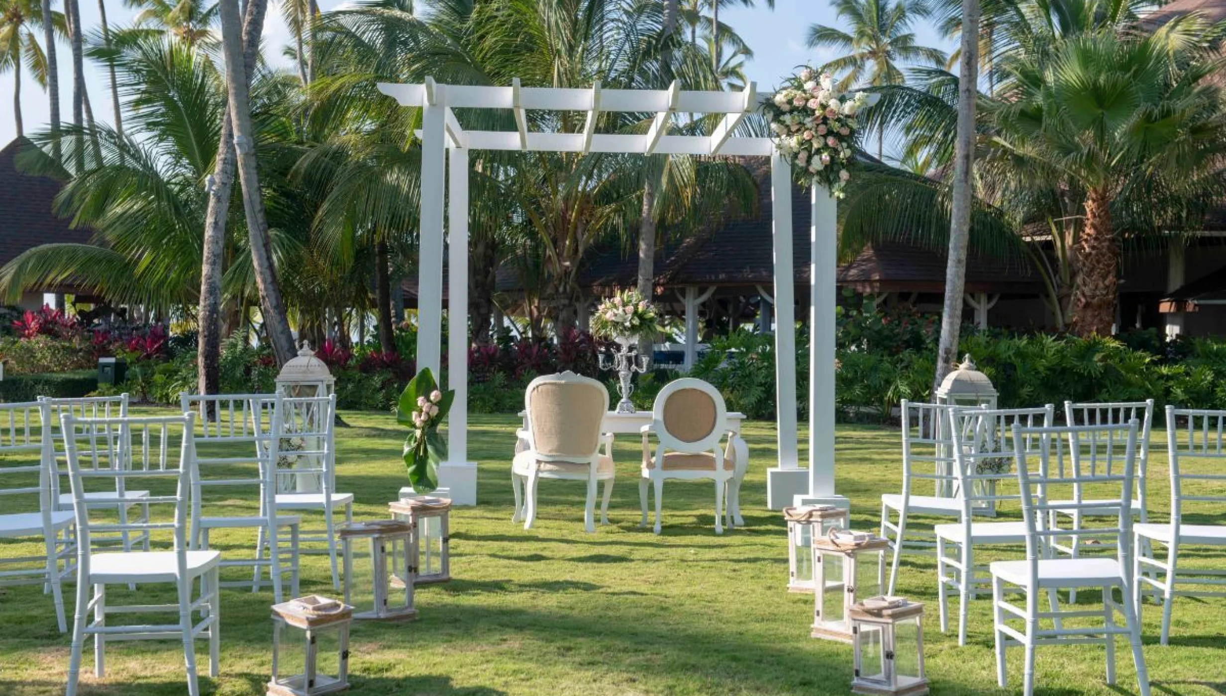 Ceremony decor on the garden at Viva Wyndham v Samana
