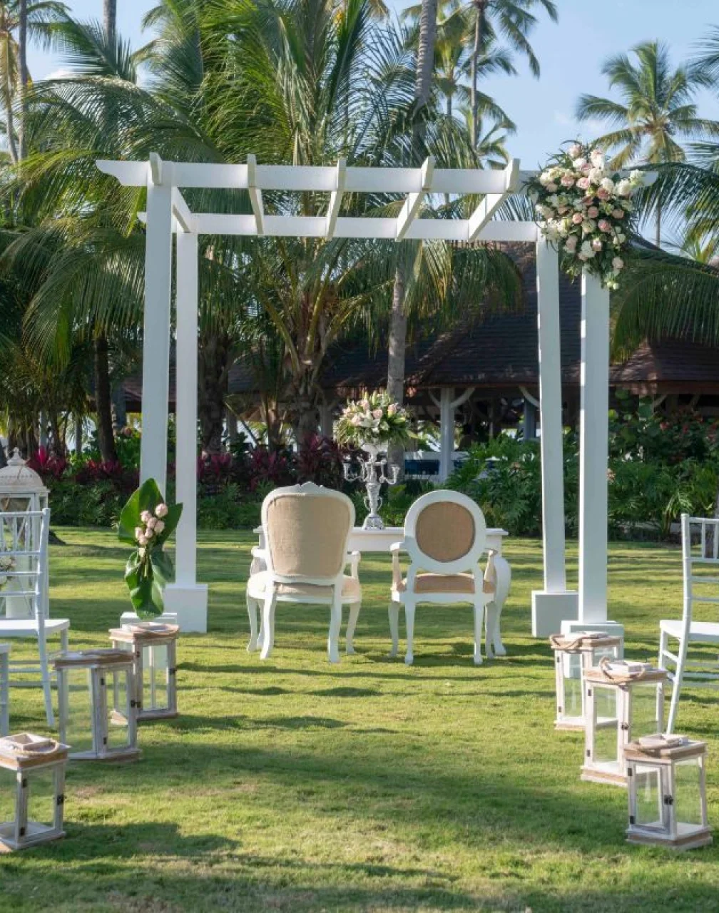 Ceremony decor on the garden at Viva Wyndham v Samana