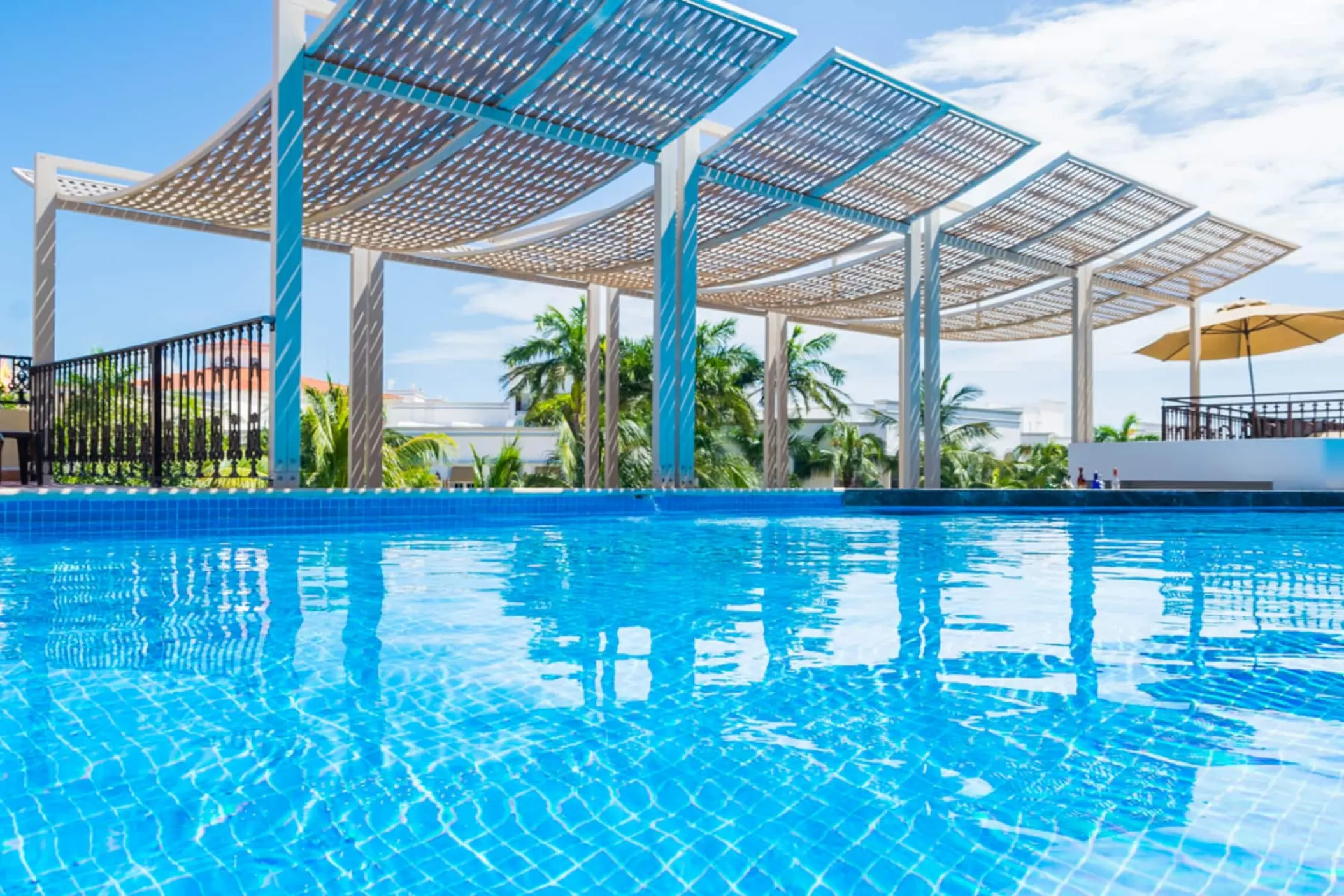 Rooftop pool with shaded lounge areas at Wyndham Alltra Playa del Carmen
