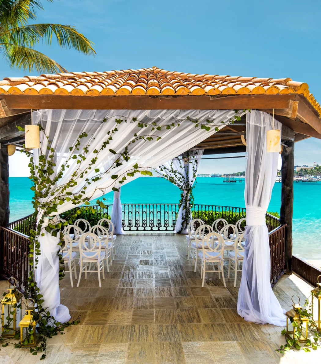 Ceremony decor on Oceanfront wedding gazebo at Wyndham Alltra Playa del Carmen