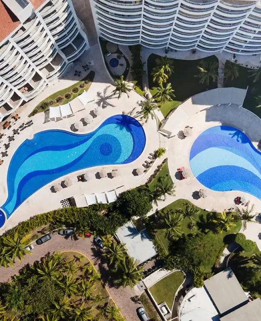 Aerial view op the pools at Wyndham Alltra Riviera Nayarit