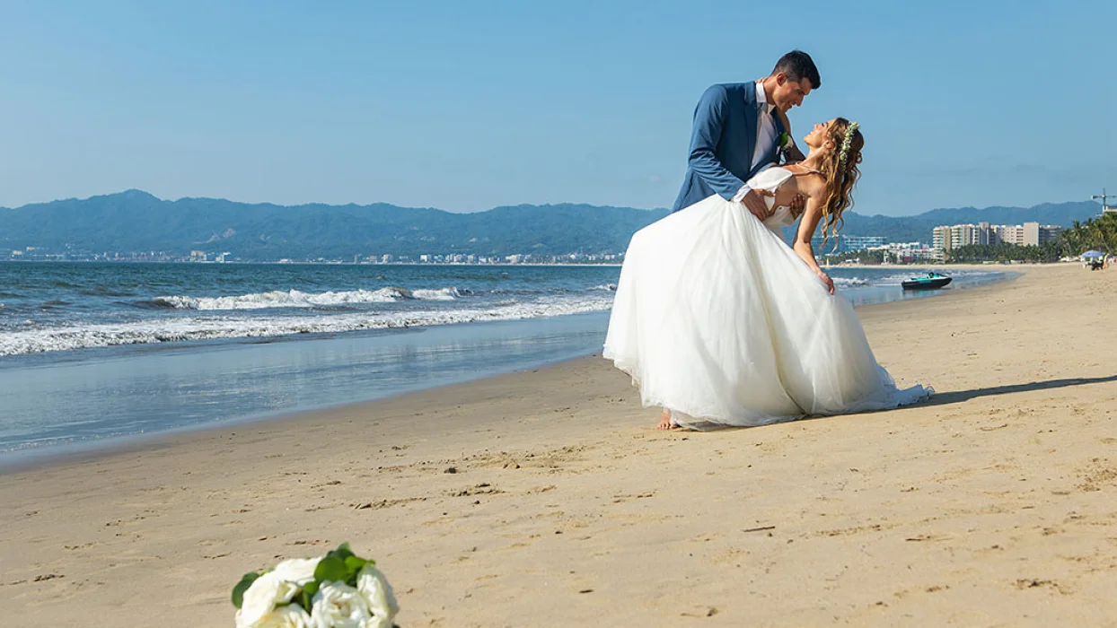 Wedding couple on the beach at Wyndham Alltra Riviera Nayarit.