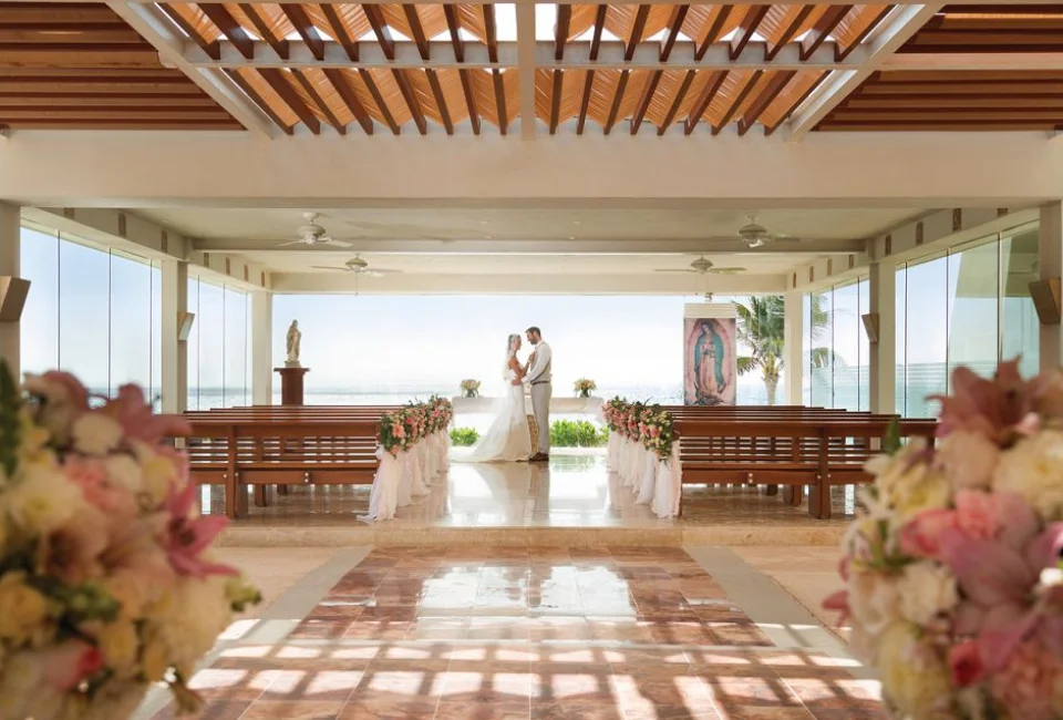 Couple at the Wyndham Alltra Cancun chapel