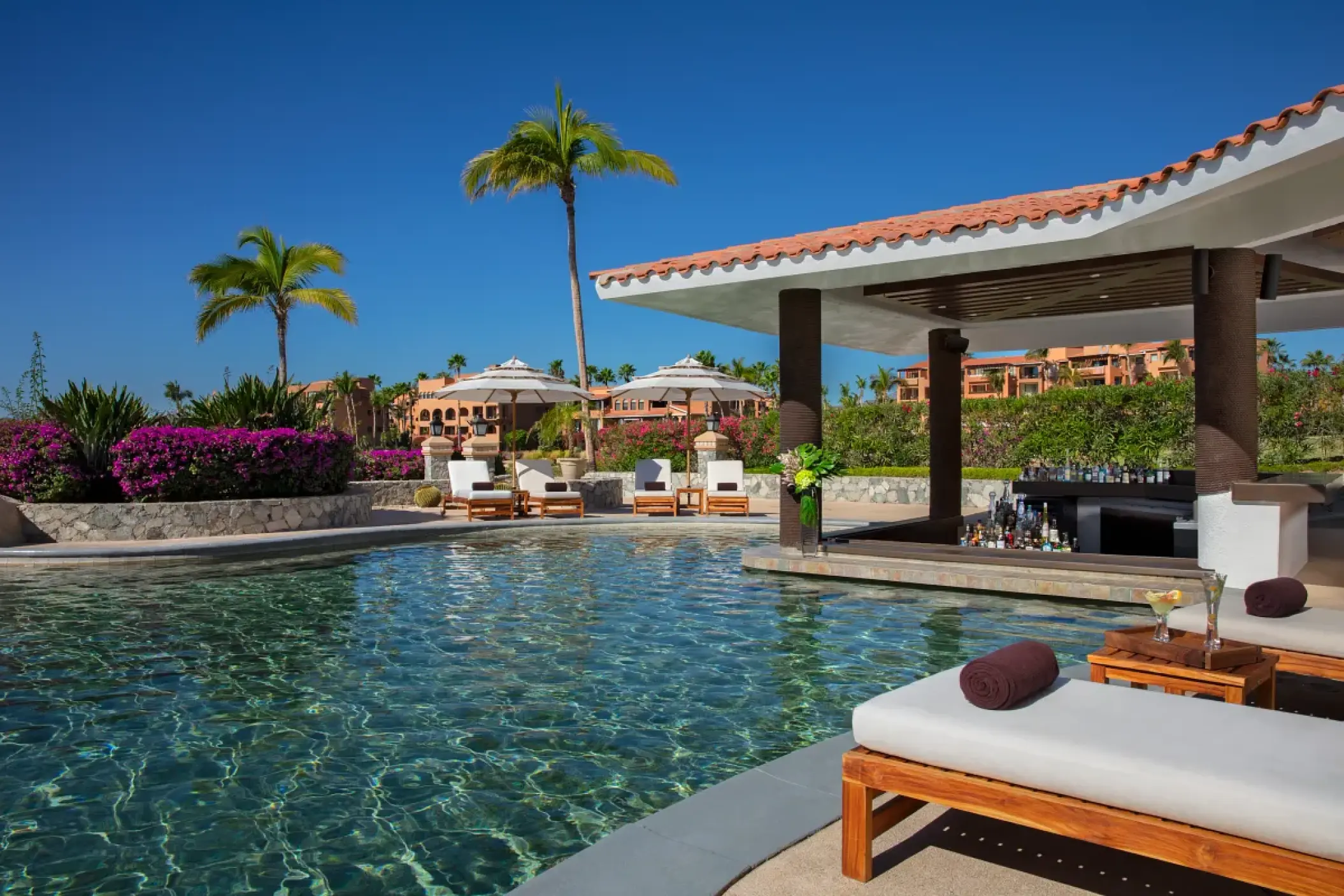 Swim-up bar and poolside lounge chairs at Zoetry Casa del Mar, Cabo San Lucas