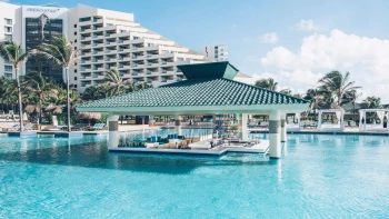 Iberostar Selection Cancun swim-up bar in pool