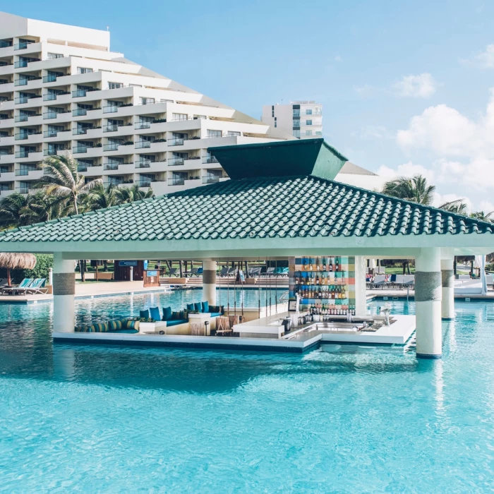 Iberostar Selection Cancun swim-up bar in pool