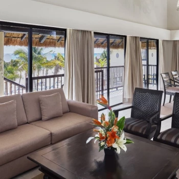 Allegro Playacar beachfront room suite