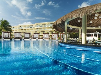 Azul Beach Resort Riviera Cancun swim-up bar and pool