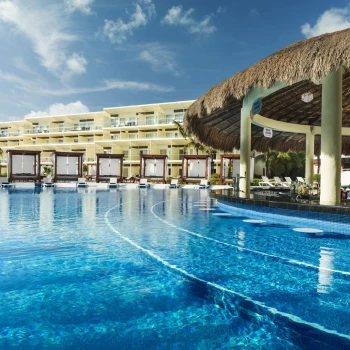 Azul Beach Resort Riviera Cancun swim-up bar and pool