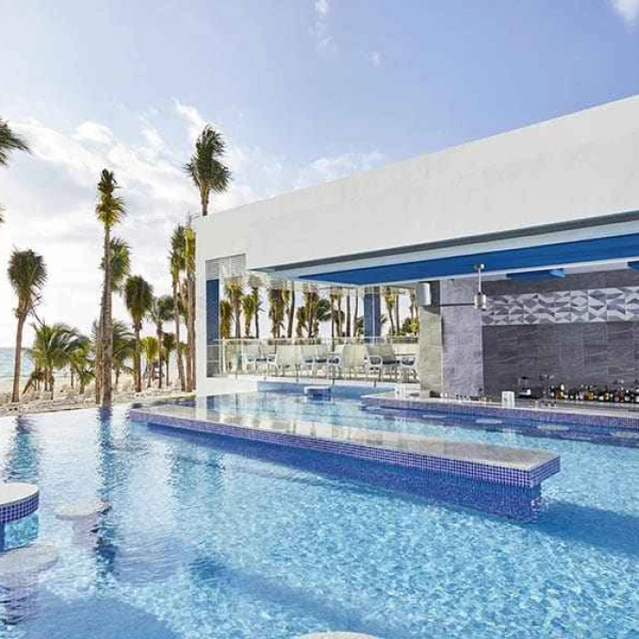 Riu Palace Riviera Maya swim up bar