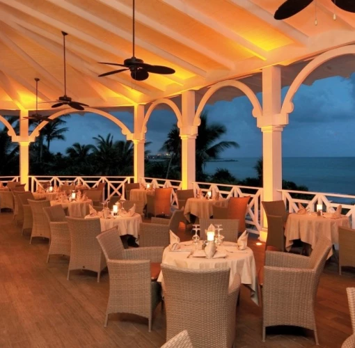 Barcelo Maya Palace outdoor restaurant deck