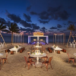 Cocktail hour in the energy beach at breathless riviera cancun