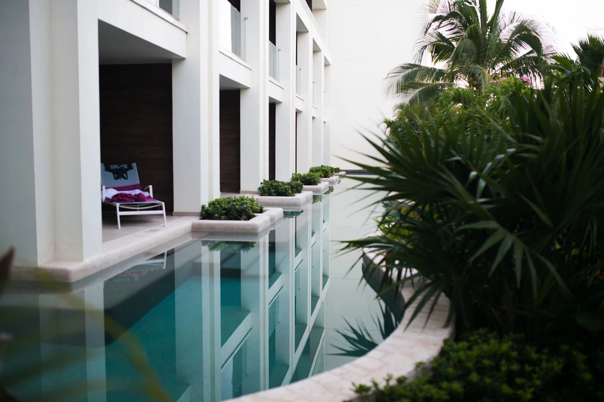 Breathless Riviera Cancun swimout room