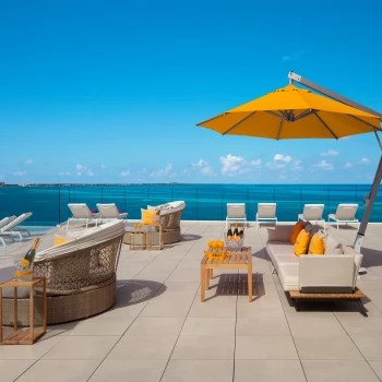 Bar Frizz at Breathless Cancun Soul Resort & Spa