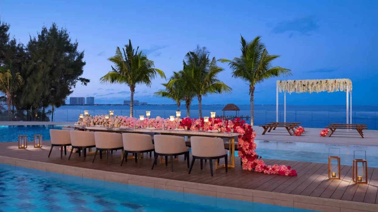 Energy pool Wedding venue at Breathless Cancun Soul Resort & Spa