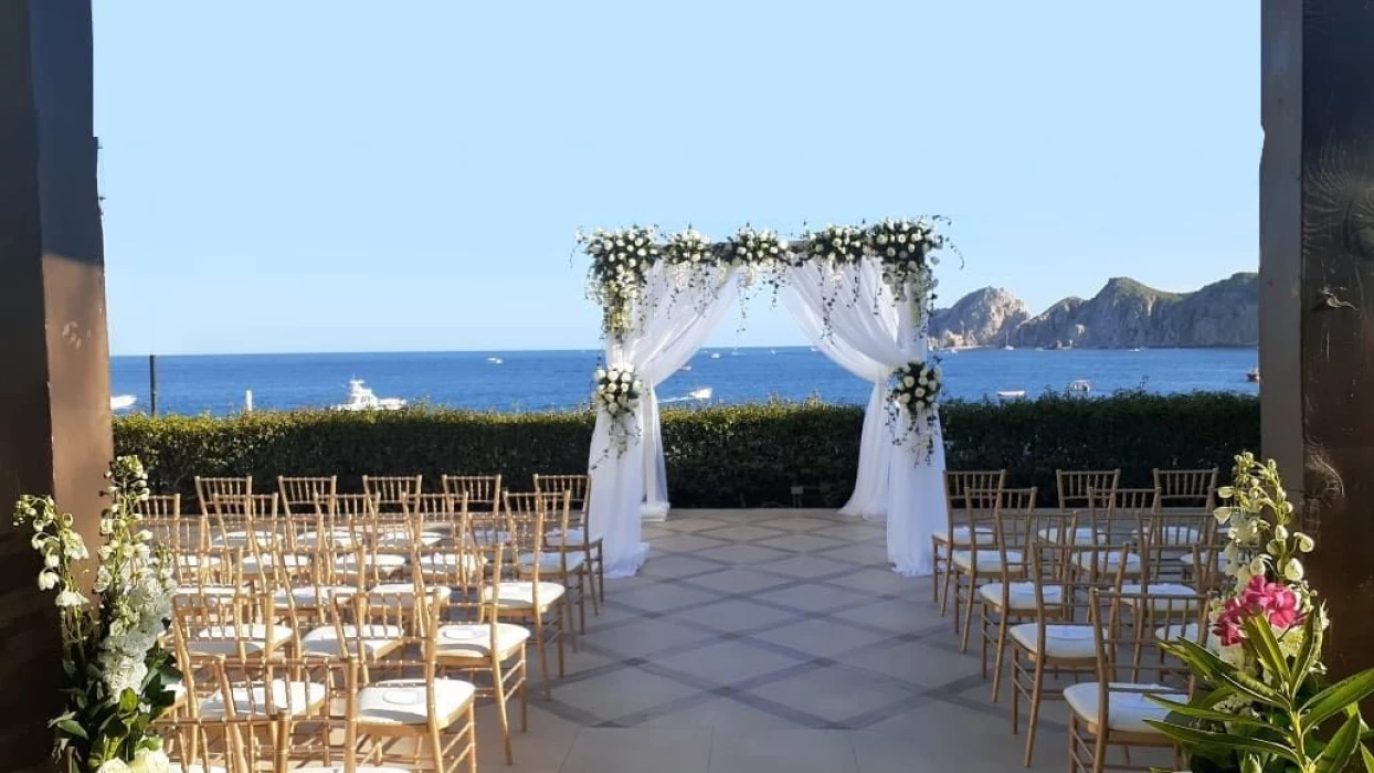 Ceremony decor on roof venue at Casa Dorada los cabos