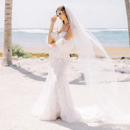 Conrad Tulum Bride at the beach.