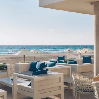 Coral Level Iberostar Cancun beach restaurant seating