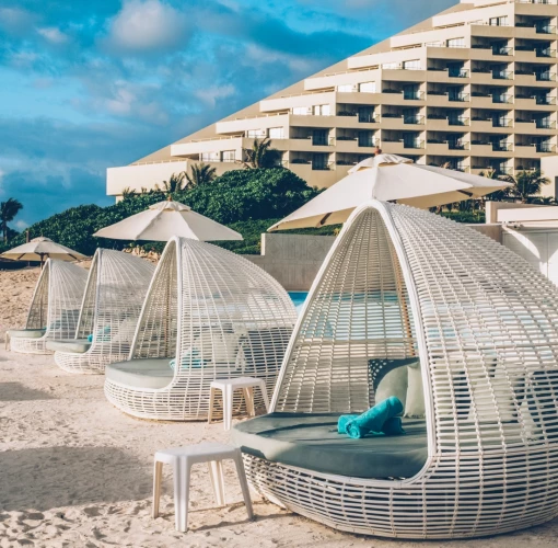 Coral Level Iberostar Cancun beach seating area