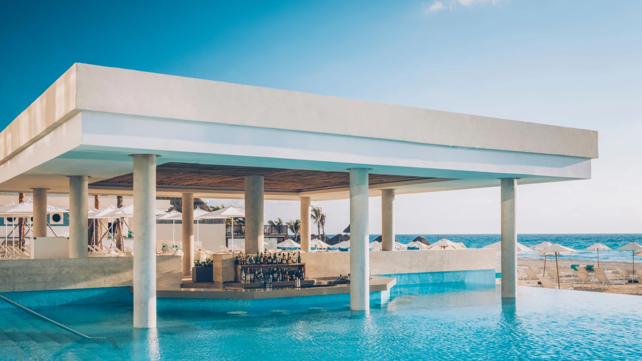 Coral Level Iberostar Cancun pool bar area