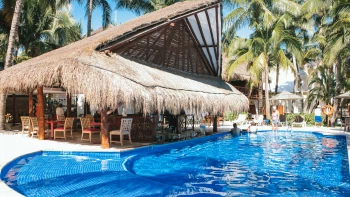 El Dorado Maroma swim-up bar