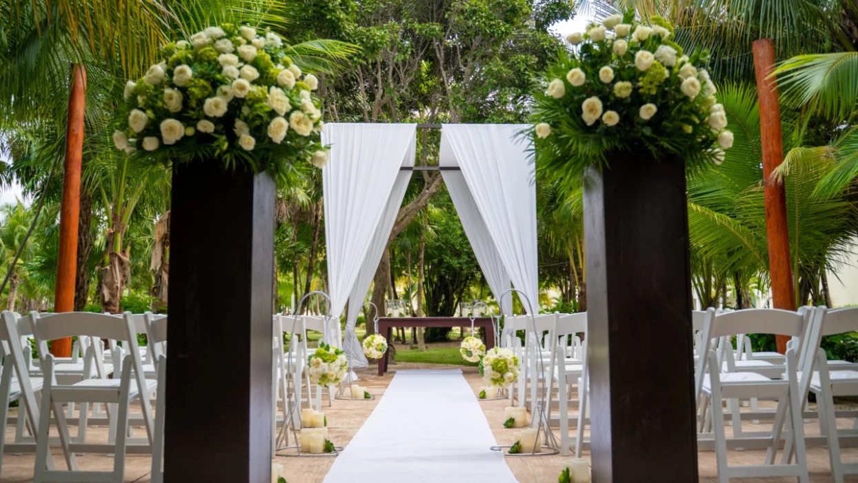 El Dorado Royale garden wedding venue