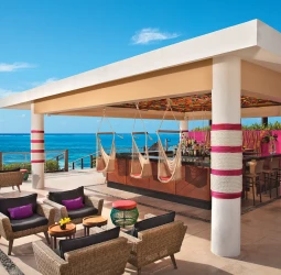 Dreams Jade Resort beach bar
