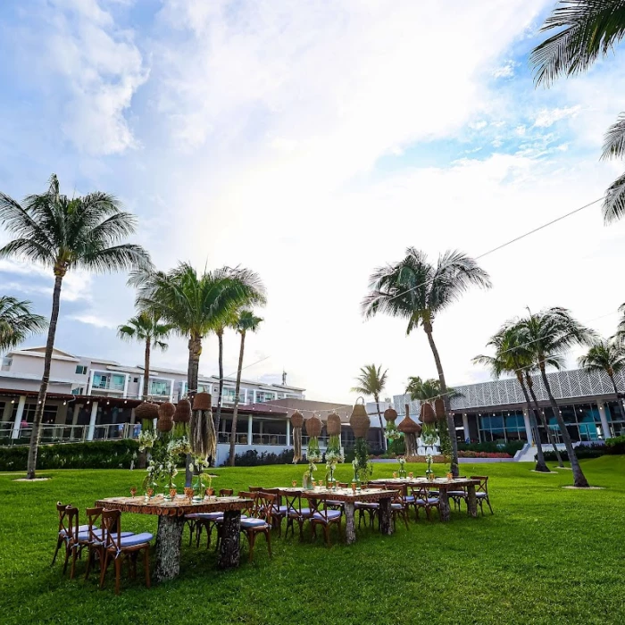 Dinner reception on the garden at Dreams Jade resort and Spa