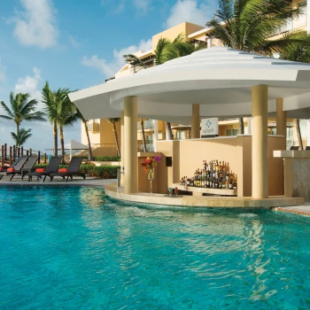 Dreams Jade Resort swim-up pool bar
